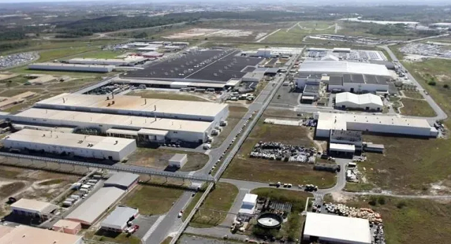 Nesta semana, a BYD celebrou a assinatura do contrato de compra da planta em uma cerimônia (Foto: Divulgação)