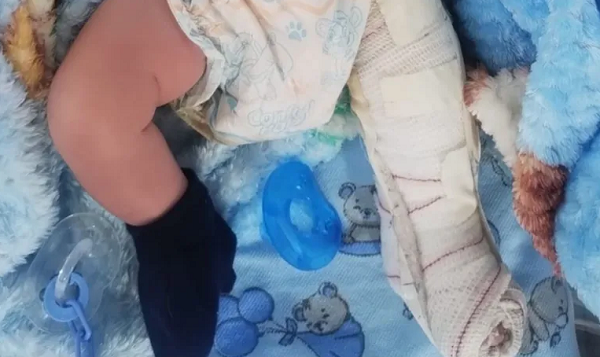 O bebê, chamado Pietro, está internado. Vanessa teve alta, mas precisou ser internada novamente pois teve febre pós-parto e está com o bebê no hospital (Foto: Reprodução/Redes Sociais)
