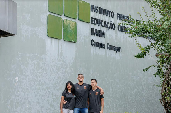 O projeto é na categoria “Estudantes” e foi desenvolvido pelos jovens Lucas Barreto, 19 anos, presidente do clube; Eric Dener, 17 anos, vice-presidente; e Jady Santos, 19 anos, secretária-geral (Foto: Josué Silva/Jean Victor)