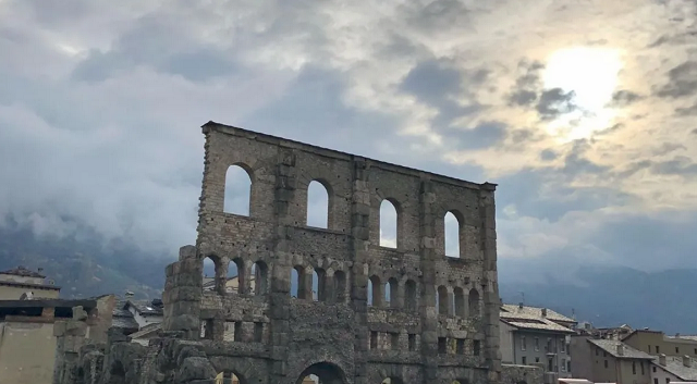 Imagem ilustrativa da imagem Turista francesa morre depois de fazer desafio do TikTok na Itália (Foto: Reprodução/Valle d'Aosta)