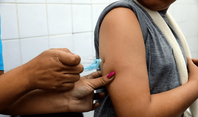 Durante a semana, a imunização contra a dengue acontece todos os dias (Foto: Reprodução)