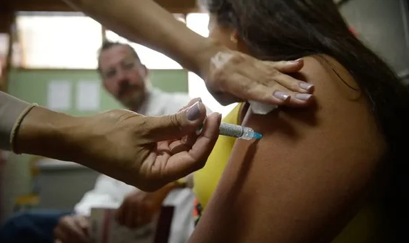 Vacinação contra o papiloma vírus humano - HPV (Foto: Marcelo Camargo/Agência Brasil)