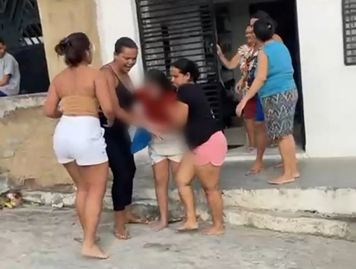A suspeita foi presa pela polícia militar (Foto: Reprodução/Redes Sociais)