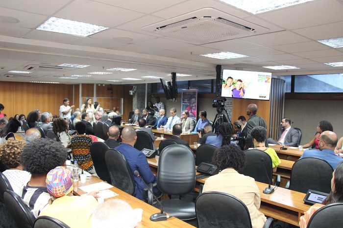 O programa dará prioridade ao acompanhamento de crianças, adolescentes e jovens, entre 12 e 29 anos de idade e terá participação ativa da sociedade civil na tomada de decisões. No primeiro ano de execução, 12 comunidades serão beneficiadas - Foto: Janaina Neri/SJDH