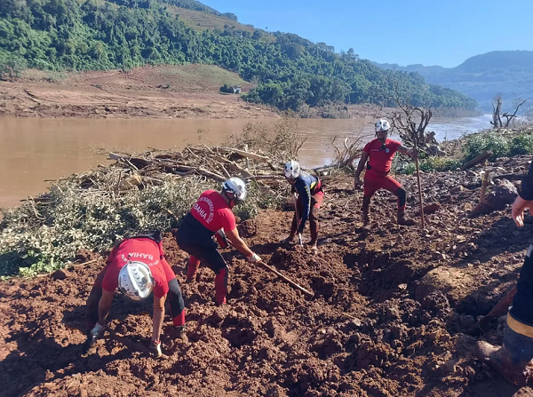 Tropa do CBMBA está dando apoio nas regiões mais atingidas pela chuva (Foto: Divulgação/CBMBA)