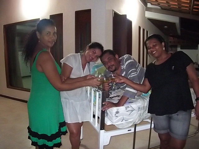E como não podia faltar - 7 anos depois de tanta luta, celebrando com familiares nossos, em fim em nossa casa, o sucesso da cirurgia da escara. Que Deus te abençoe sempre