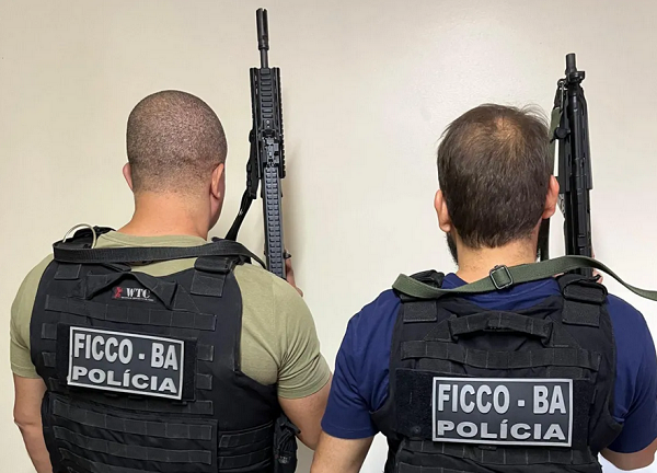 A dupla de foragidos foi apresentada na Polinter (Foto: Divulgação/PC)