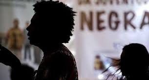 Mesmo diante da legislação, o cenário é preocupante e desolador. Só no último ano, a cada dez pessoas que sofreram racismo, quatro foram vítimas em ambientes educacionais. Créditos: Marcelo Camargo/Agência Brasil