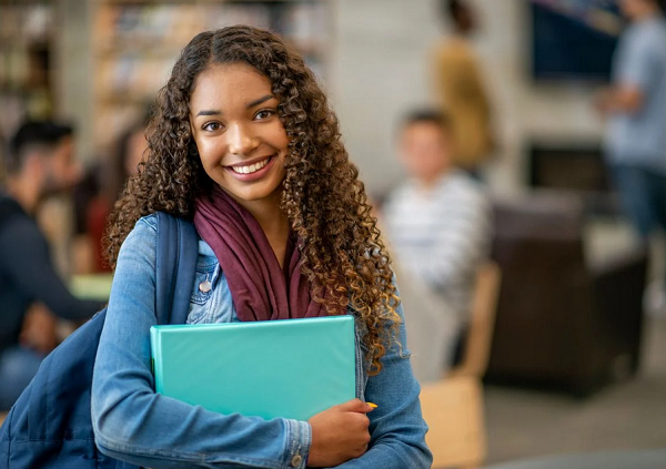 Após o ENEM e demais vestibulares, o instituto oferece suporte para inscrições no SISU e PROUNI (Foto: Divulgação)