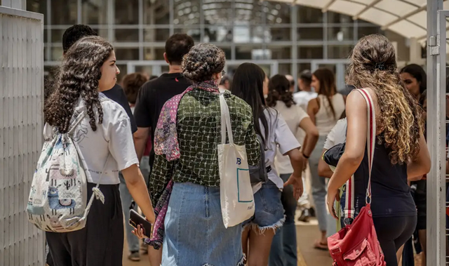 As provas serão aplicadas nos dias 3 e 10 de novembro, em todas unidades federativas (Foto: Rafa Neddermeyer/Agência Brasil)