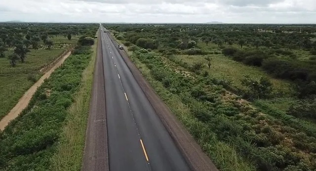 A BR-407/BA é bastante movimentada sendo também considerada rota de minério (Foto: DNIT)