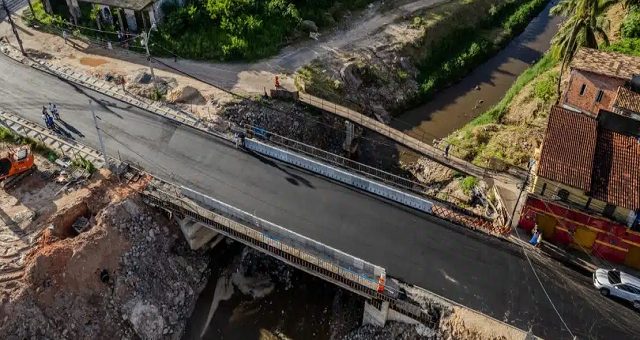 Ponte da avenida Rio Camaçari (Foto: Franklin Almeida/PMC)