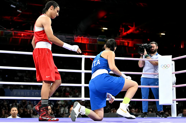 Angela Carini desistiu de lutar contra a argelina Imane Khelif (Foto: MOHD RASFAN/AFP)