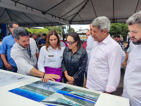 evento de assinatura da ordem de serviço para a construção da nova Policlínica de Camaçari