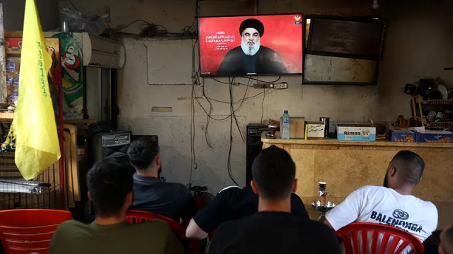 Imagem de arquivo de Sayyed Hassan Nasrallah em discurso na televisão do Líbano (Foto: REUTERS/Aziz Taher)