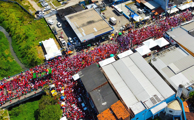 Mar vermelho durante desfile cívico em comemoração aos 266 anos de emancipação política de Camaçari (Foto: Divulgação)