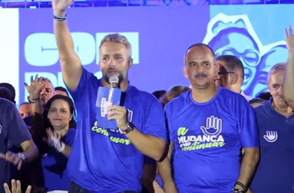 Candidato Flávio Matos (União), apoiado pelo prefeito Elinaldo Araújo (Foto: Reprodução)