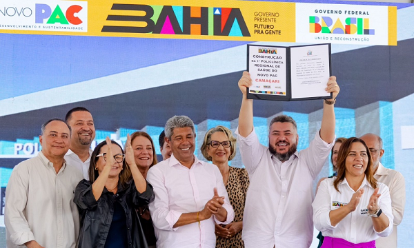 Governador Jerônimo Rodrigues (PT) assinou ordem de serviço para o início das obras da Policlínica Regional de Saúde em Camaçari (Foto: Davi Carvalho/Divulgação)