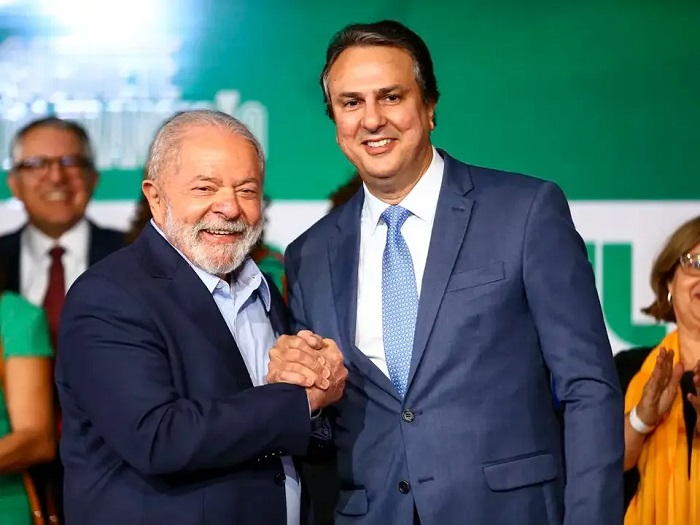 MEC vai divulgar projeto nos próximos dias - Ministro Camilo Santana ao lado do presidente Lula - Foto: Marcelo Camargo | Agência Brasil