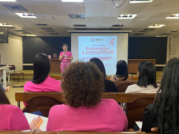 Rita de Cássia Veloso falou sobre a necessidade de um olhar preventivo e integral sobre a saúde da mulher (Foto: Adriana Ituassu)