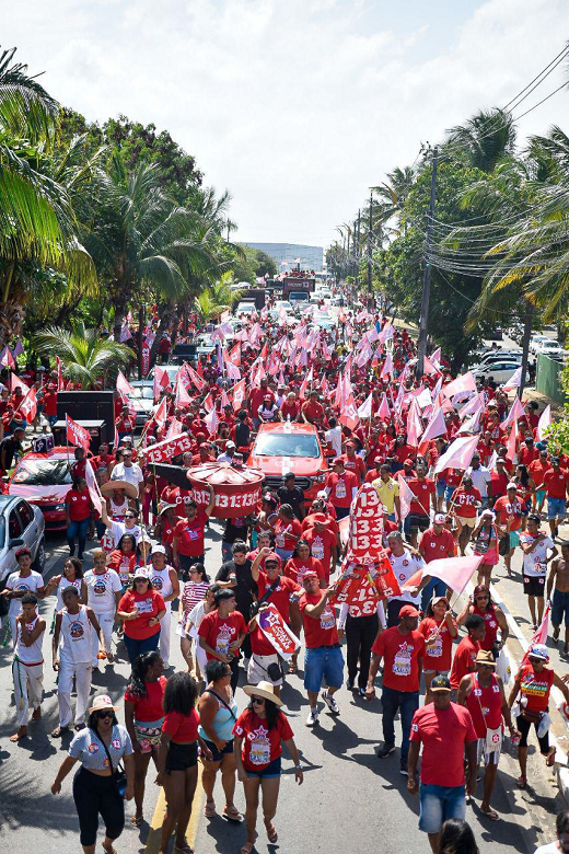 Além de carros e motos, uma multidão de apoiadores de Caetano participou do ato político (Foto: Divulgação)