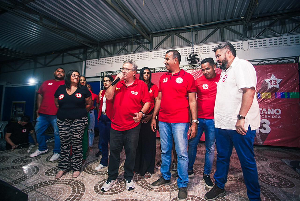 'Encontro da Mudança' teve o objetivo de apoiar a candidatura de Luiz Caetano (PT) a prefeito de Camaçari (Foto: Thiago Canuto)