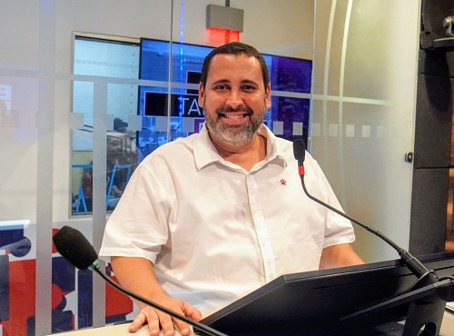 Éder Valadares, presidente estadual do PT... Leia mais no texto original: (https://www.poder360.com.br/poder-eleicoes/pt-na-bahia-rejeita-possivel-alianca-com-uniao-brasil-e-pl-vedada/) © 2024 Todos os direitos são reservados ao Poder360, conforme a Lei nº 9.610/98. A publicação, redistribuição, transmissão e reescrita sem autorização prévia são proibidas. Foto: Divulgação PT