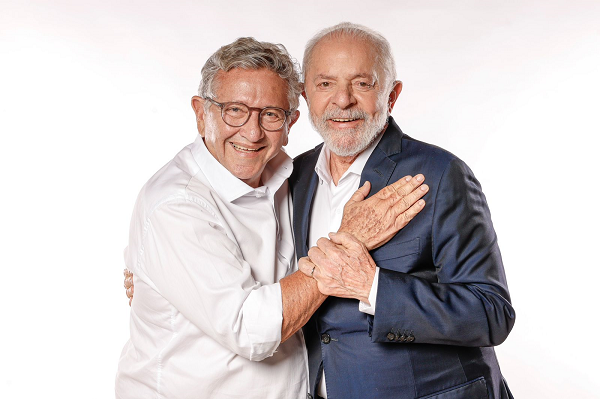 Presidente Lula ao lado do candidato do a prefeito de Camaçari, Luiz Caetano (Foto: Divulgação)