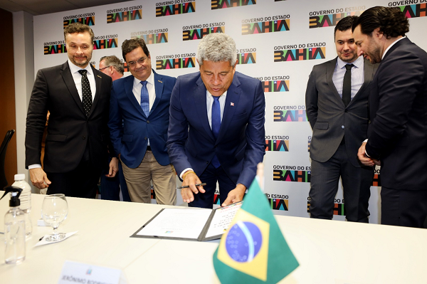 O protocolo de intenções foi assinado durante uma reunião que contou com a participação de representantes das secretarias de Desenvolvimento Econômico (SDE) e da Fazenda (Sefaz) (Foto: Divulgação)