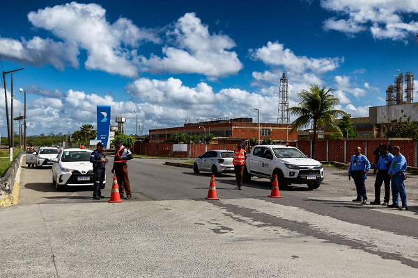 Incêndio no polo de Camaçari foi causado por rompimento de dutos de fábrica de PVC (Foto: Arisson Marinho/CORREIO)
