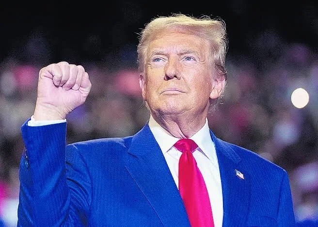 Donald Trump conquistou a presidência dos Estados Unidos, vencendo Kamala Harris e selando seu retorno à Casa Branca