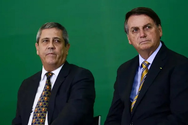 O general Braga Netto e o ex-presidente Jair Bolsonaro: ele havia sido indiciado no mês passado junto ao ex-presidente - Marcelo Camargo/Agência Brasil