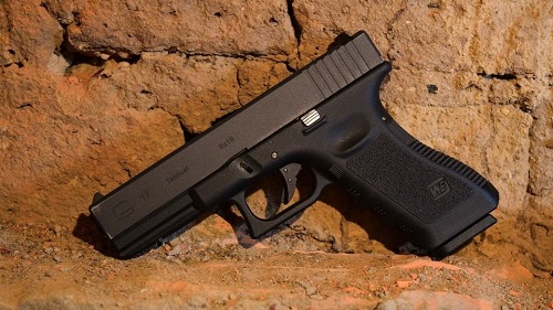 Adolescente de 17 anos disparou em garoto de 16 em pleno intervalo, no refeitório de um colégio particular. Ele está internado em estado grave. Créditos: Pixabay Free