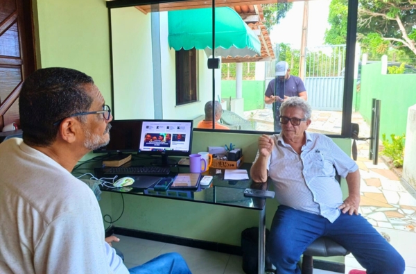 O diretor do CFF, Antonio Franco Nogueira, recebendo a visita do prefeito Luiz Caetano (PT), num sítio em Monte Gordo. Foto: Mônica Franco