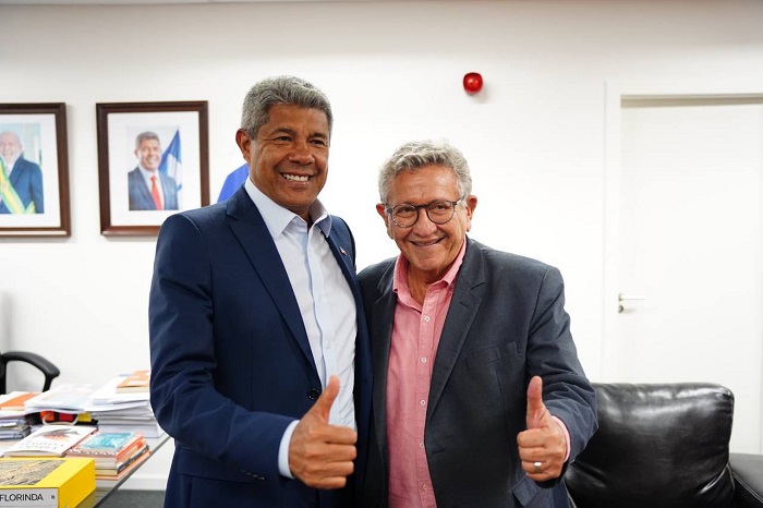 O governador Jerônimo Rodrigues e o prefeito eleito de Camaçari, Luiz Caetano (PT). 'Serão quatro anos de muitas entregas para a cidade', garante o governador. Foto: William Rocha