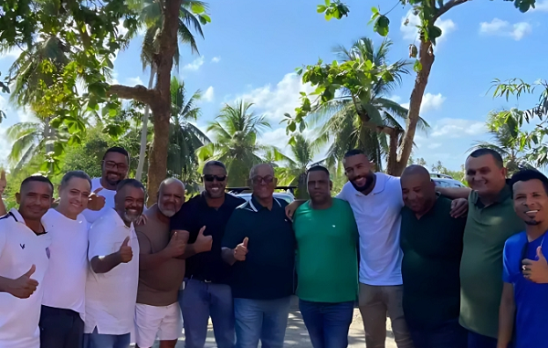 Grupo de vereadores da bancada direitista de Camaçari (Foto: Reprodução)