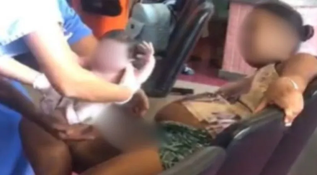 Mulher acabou entrando em trabalho de parto ainda na recepção da Maternidade Regional de Camaçari (Foto: Reprodução)