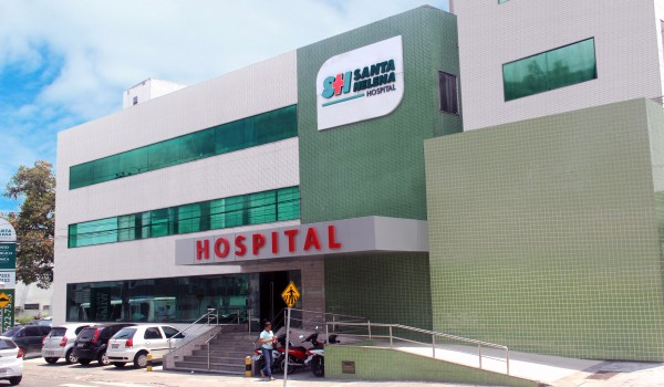 trabalhadores estão internados no Hospital Santa Helena, em Camaçari