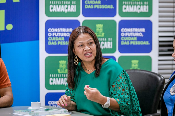 Secretária de Educação de Camaçari, Neurilene Martins Ribeiro, pediu exoneração do cargo (Foto: Divulgação)