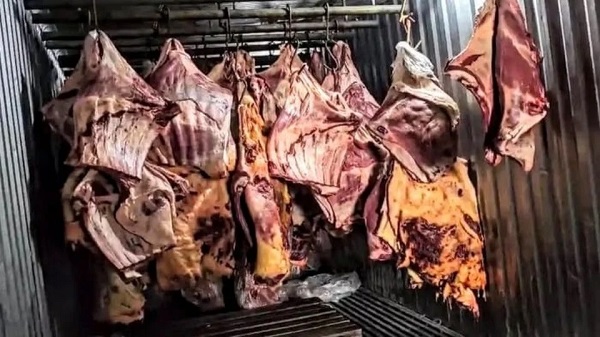 Carne imprópria para consumo humano encontrada pela polícia no Rio. Créditos: Polícia Civil do Rio de Janeiro/Divulgação