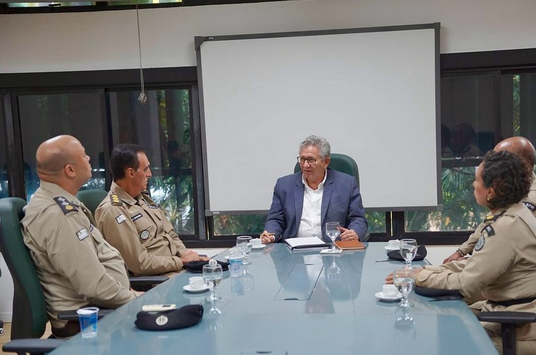 Encontro contou com a presença do coronel Antônio Magalhães, do Comando de Policiamento da Região Metropolitana de Salvador (CPRMS), do major Fabrísio, da 59ª Companhia Independente da Polícia Militar (CIPM), e do tenente-coronel Ricardo Márcio Vieira Santana, do 12º Batalhão de Polícia Militar (Foto: Reprodução/Rede Social)