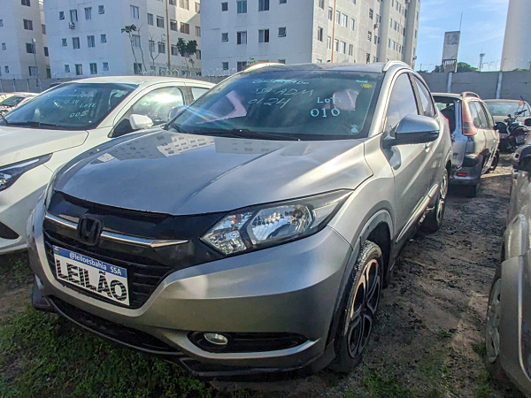 No total, 916 lotes entre veículos conservados e sucatas aproveitáveis estão disponíveis para visitação em 13 cidades baianas (Fotos: Ascom/Detran-BA)