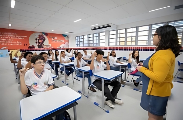 Segundo nota divulgada pela SEC, a principal mudança é a divisão do ensino médio em duas grandes áreas. Imagem: Divulgação