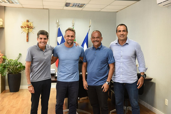 Primeira aparição pública de Matos ao lado de Elinaldo e ACM Neto fora de um evento oficial desde a derrota na campanha de 2024 (Foto: Divulgação)