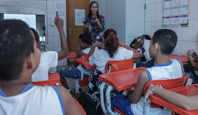 No novo Pé-de-Meia, o participante recebe mensalmente R$ 1.050 (Foto: Uendel Galter/Ag. A TARDE)
