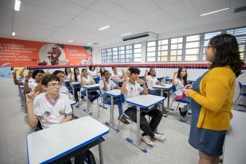 Piso salarial dos professores da rede básica passa a ser de R$ 4.867,77 (Foto: Ascom Sec)