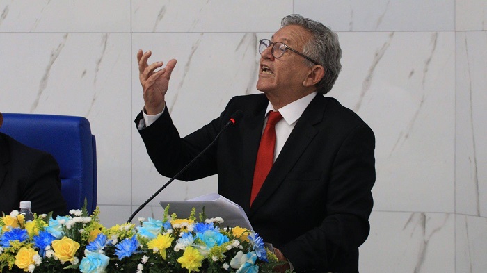 Prefeito pediu enfaticamente aos vereadores destravamento do Orçamento para a cidade 'andar' - Foto: Câmara