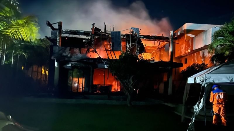 A perícia foi acionada para investigar as causas do incêndio que devastou a residência - Divulgação