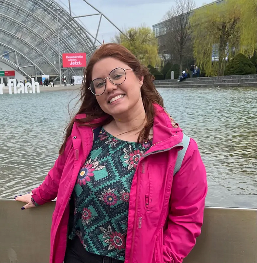 'Sei o quanto o resultado dessa eleição vai influenciar meu futuro, mas não tive o que fazer porque não posso votar', diz Gabriela Badain (Foto: Arquivo pessoal)