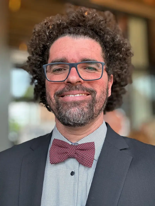 Me causa muito espanto ver imigrantes brasileiros apoiando as ideias da AfD, diz o especialista em tecnologia Éder Souza (Foto: Arquivo pessoal)